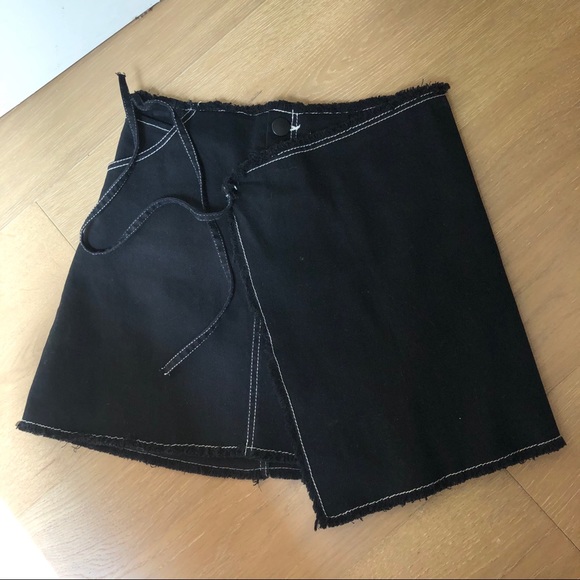 Revolve-Donna mizani black mini skirt (denim look) - Picture 2 of 6